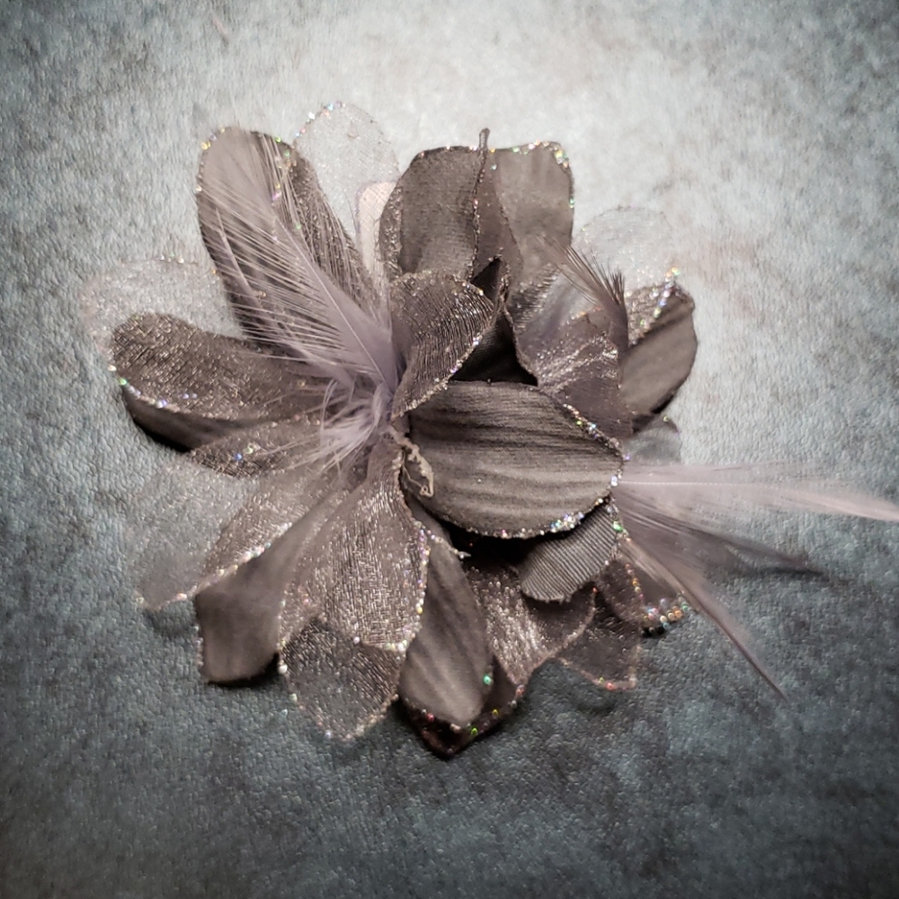 Feathery Flower Hair Clip